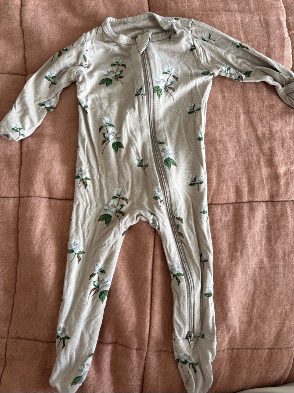 Kyte Baby Floral Print Footed One-Piece Pajamas - Light Gray with Green